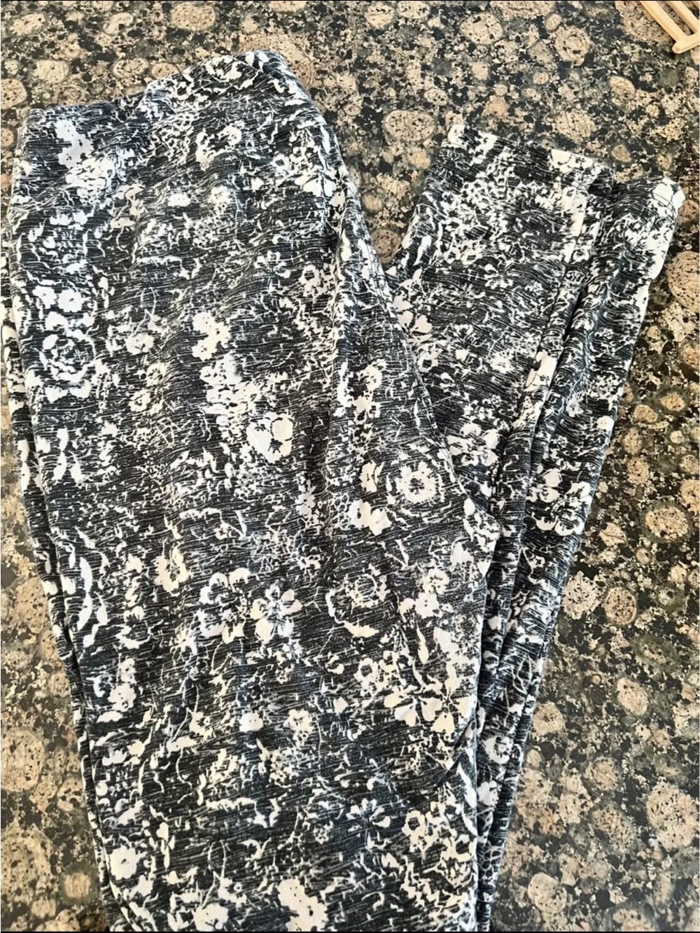 LuLaRoe Black & White Floral Print Leggings